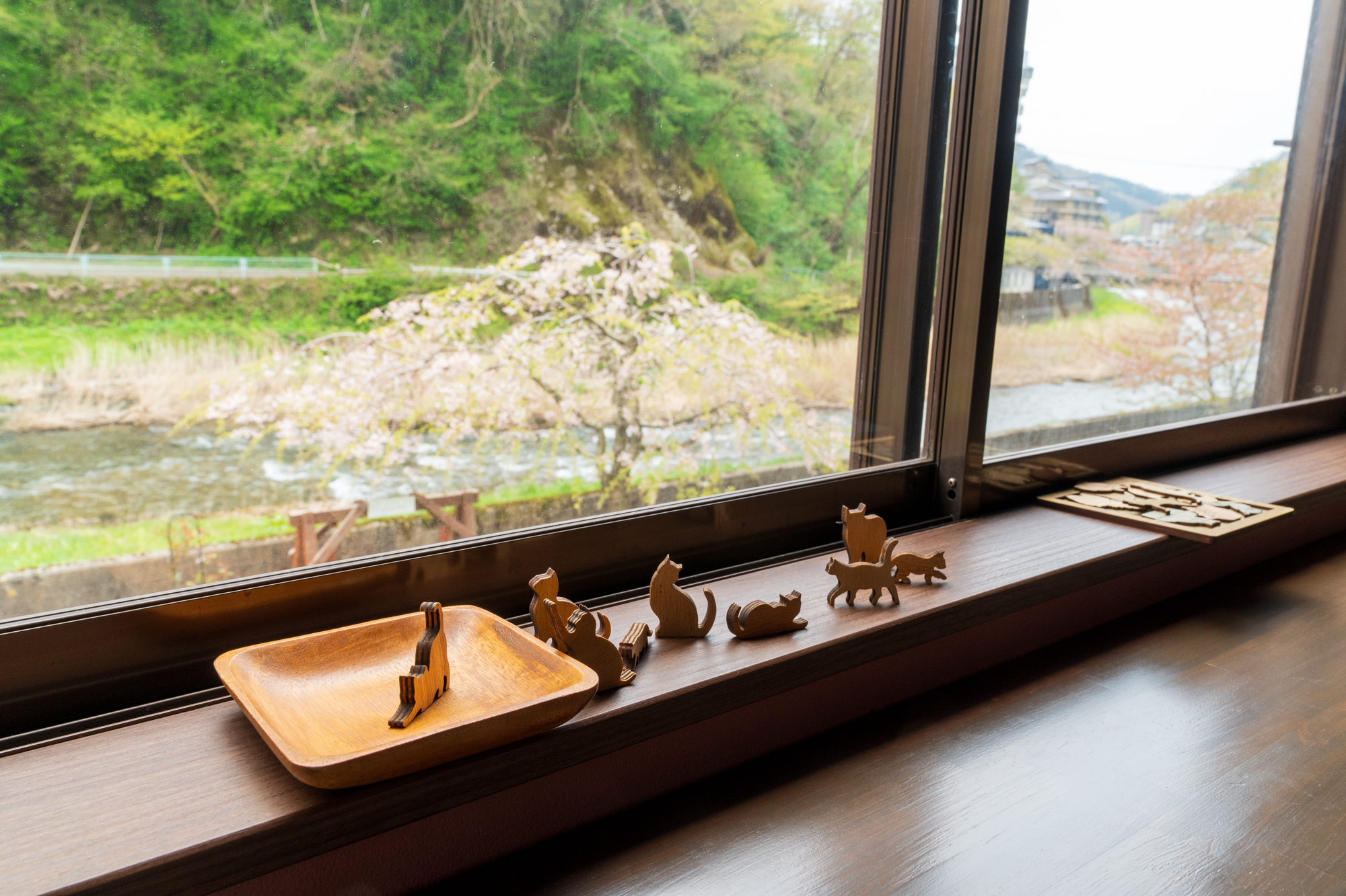 木彫りの猫たち