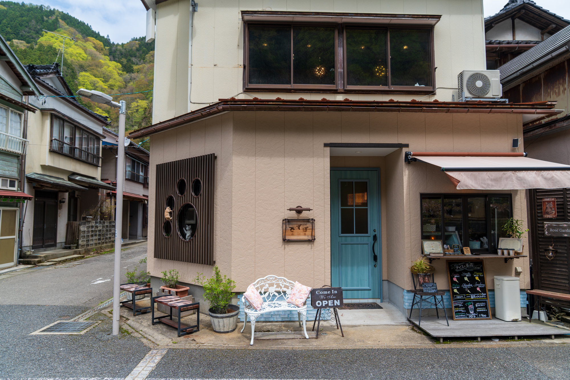 店舗 — あつみ温泉街にて